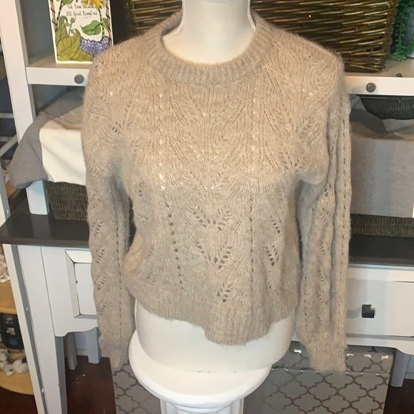 American Eagle‎ Tan Cropped Fit Sweater Size Medium - Picture 1 of 8
